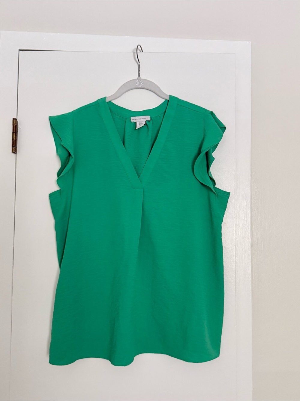 Cupcakes & Cashmere Green V-Neck Cap Sleeve Top
